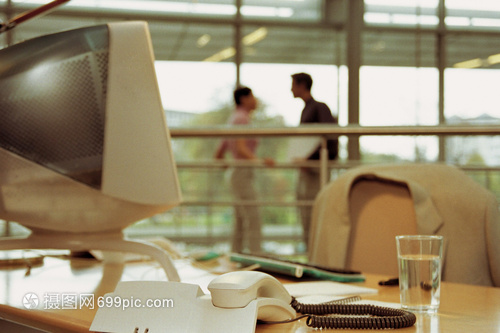 打造高效辦公環(huán)境 辦公桌與設(shè)備的協(xié)同優(yōu)化