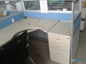 八成新辦公桌與辦公用品轉(zhuǎn)讓?zhuān)蛢r(jià)處理，有圖有真相